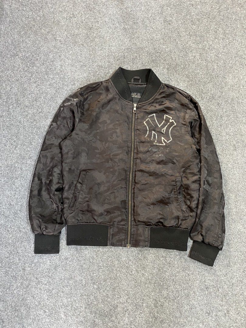 Black MLB New York Yankees camo bomber jacket. (Category: Coats, Jackets and Outerwear) located in Cebu City. Submitted by yodids_novachrono (Listing ID 1436761889, Image 1). Description: .
