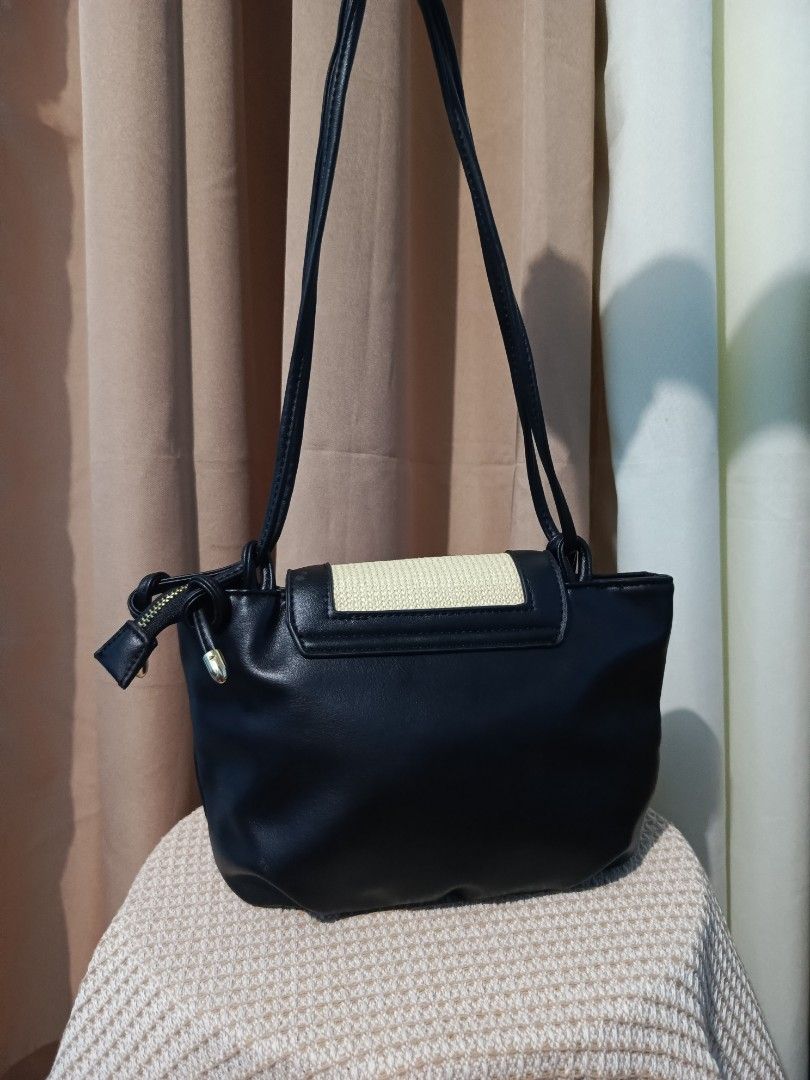 Black Shoulder Bag with Woven Detail (Category: Shoulder Bags) located in Manila. Submitted by xuxaneyyy (Listing ID 1436730715, Image 3). Description: - Stylish black shoulder bag - Woven beige panel on the front - Rectangular shape with flap closure - Long shoulder straps - Zipper closure - Made of leather-like material - Ideal for everyday use.