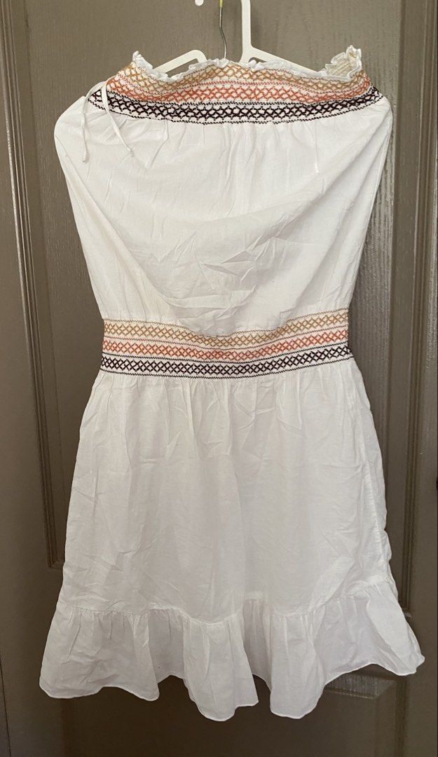 Boho White Tube Dress (Category: Dresses) located in Pasig City. Submitted by egfr26 (Listing ID 1436751483, Image 2). Description: Preloved ✨ 📍Pasig 🚚 SF shouldered by buyer. Within Metro only via Angkas/ Lalamove/ Grab 🎨 Color may vary due to lighting/screen settings 🧺 Please manage expectations. Actual condition shown in photos ❌ No return & exchange 💬 DM for inquiries.