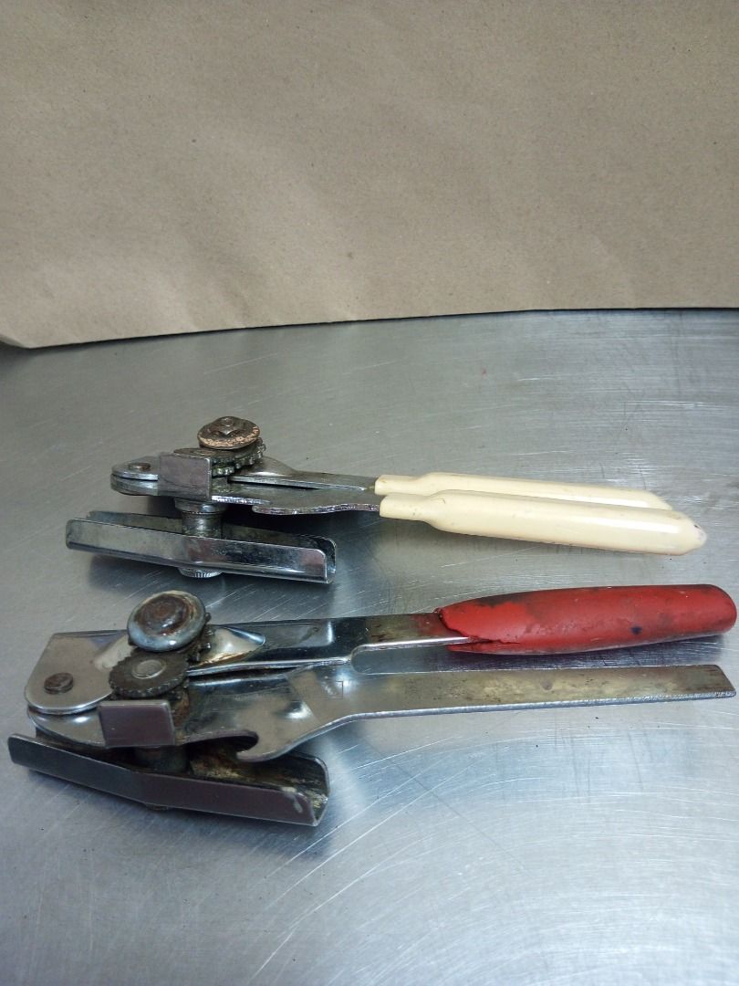 Can Opener (Category: Other Kitchenware & Tableware) located in Quezon City. Submitted by foxsquaredeals (Listing ID 1436671142, Image 1). Description: 2pcs available RFS: Used from previous business Own pick up/SF shouldered by buyer. MOP: Cash upon pick up, BDO, BPI or Chinabank.