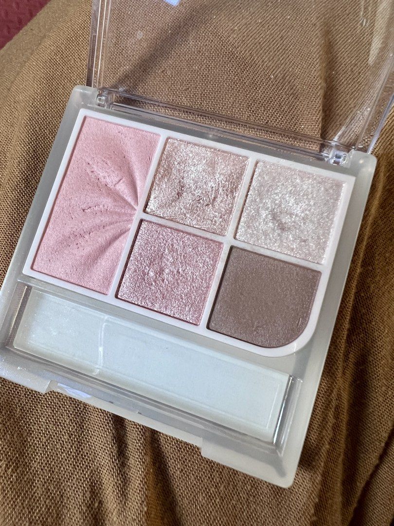 Cezanne Face Eye Palette 01 coral (Category: Makeup) located in Makati City. Submitted by coollections (Listing ID 1436823336, Image 3). Description: - Cezanne Face Eye Palette in shade 01 - Includes blush and eyeshadow shades - Features a mix of matte and shimmer finishes - Product details and instructions on the back SWATCHED ONCE ONLY.