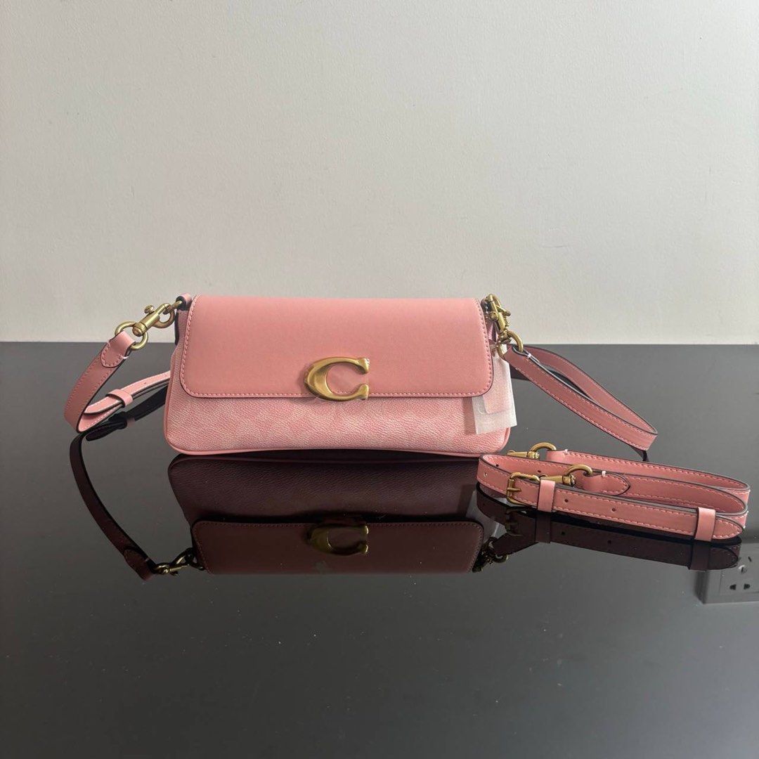 Coach Cam Jet Bag (Category: Shoulder Bags) located in Candelaria. Submitted by pinkykeenshop (Listing ID 1436784632, Image 2). Description: .
