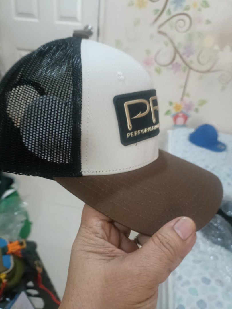 Columbia PFG Performance Fishing Gear Cap (Category: Caps & Hats) located in Cebu City. Submitted by dediosmark83726 (Listing ID 1436663231, Image 2). Description: - Columbia PFG cap - Brown brim - White front panel - Black mesh back - PFG Performance Fishing Gear logo - Size: O/S (One Size).