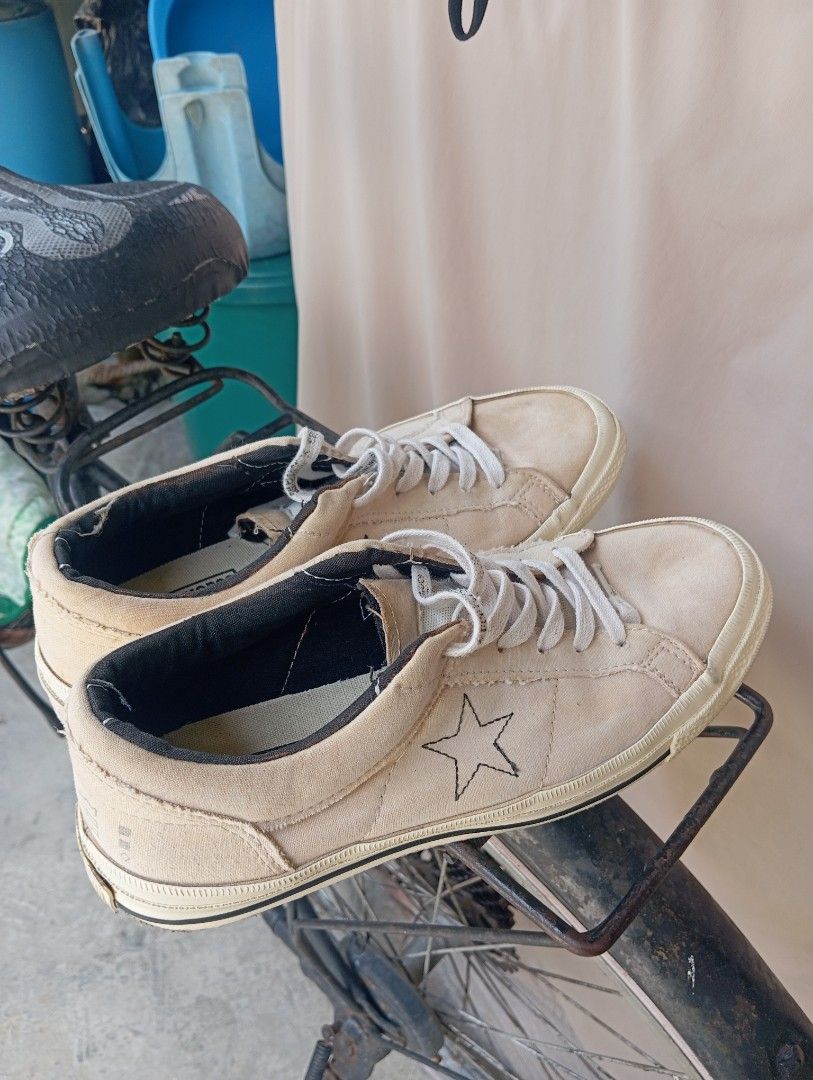 Converse x Midnight Studios One Star (Category: Sneakers) located in Bulacan. Submitted by flipsrus (Listing ID 1436687373, Image 2). Description: - 25 CM - May stains - May bleach marks sa loob pero di kita pag sinuot na - No box - Nakaangat na heel tab kayo na lang magdikit .