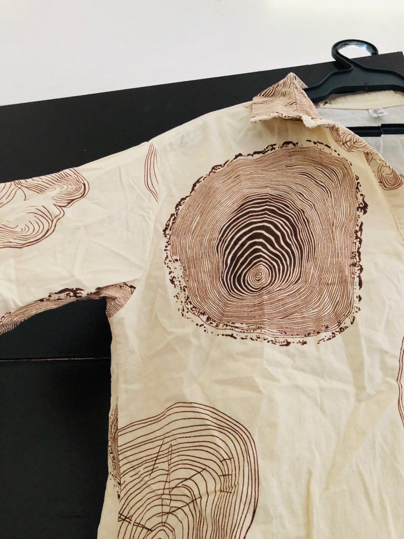 Cream Oversized Wood Grain Print Top (Category: Blouses) located in Las Pinas. Submitted by bibliomomma (Listing ID 1436699674, Image 3). Description: Lightweight cream collared top with an eye-catching wood grain/tree ring print in brown tones. Features a relaxed oversized fit, short sleeves, and partial button-down front for an effortless casual look. Made from breathable fabric that’s comfortable for everyday wear, perfect for pairing with jea