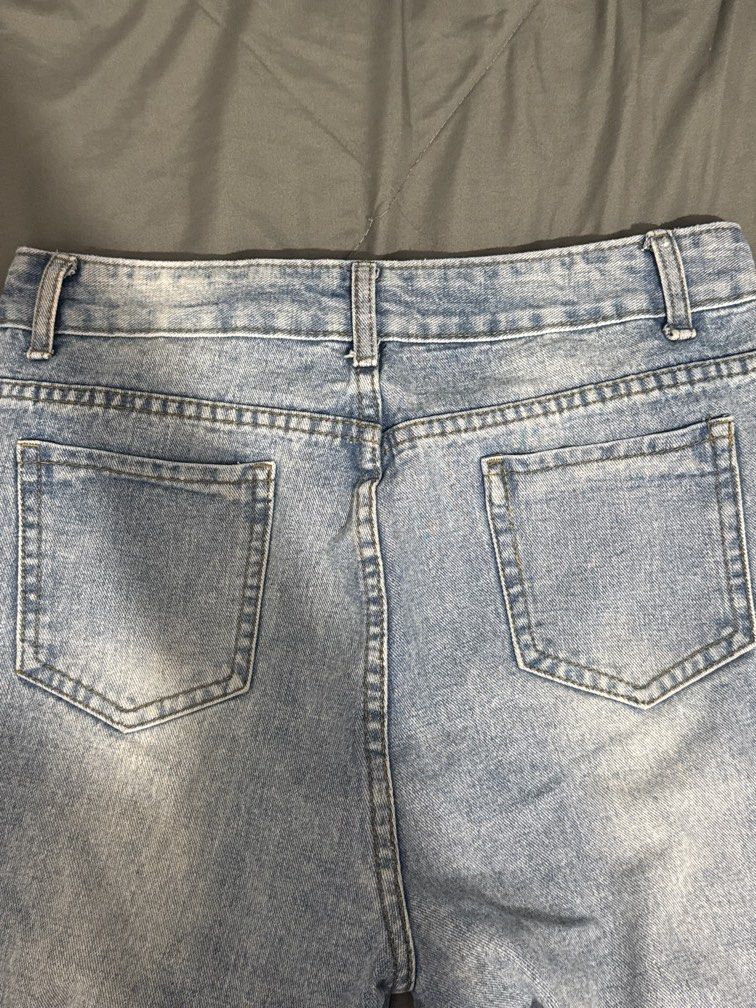 Denim Blue Jeans (Category: Jeans) located in Pasig City. Submitted by ky_declutter (Listing ID 1436713155, Image 2). Description: .
