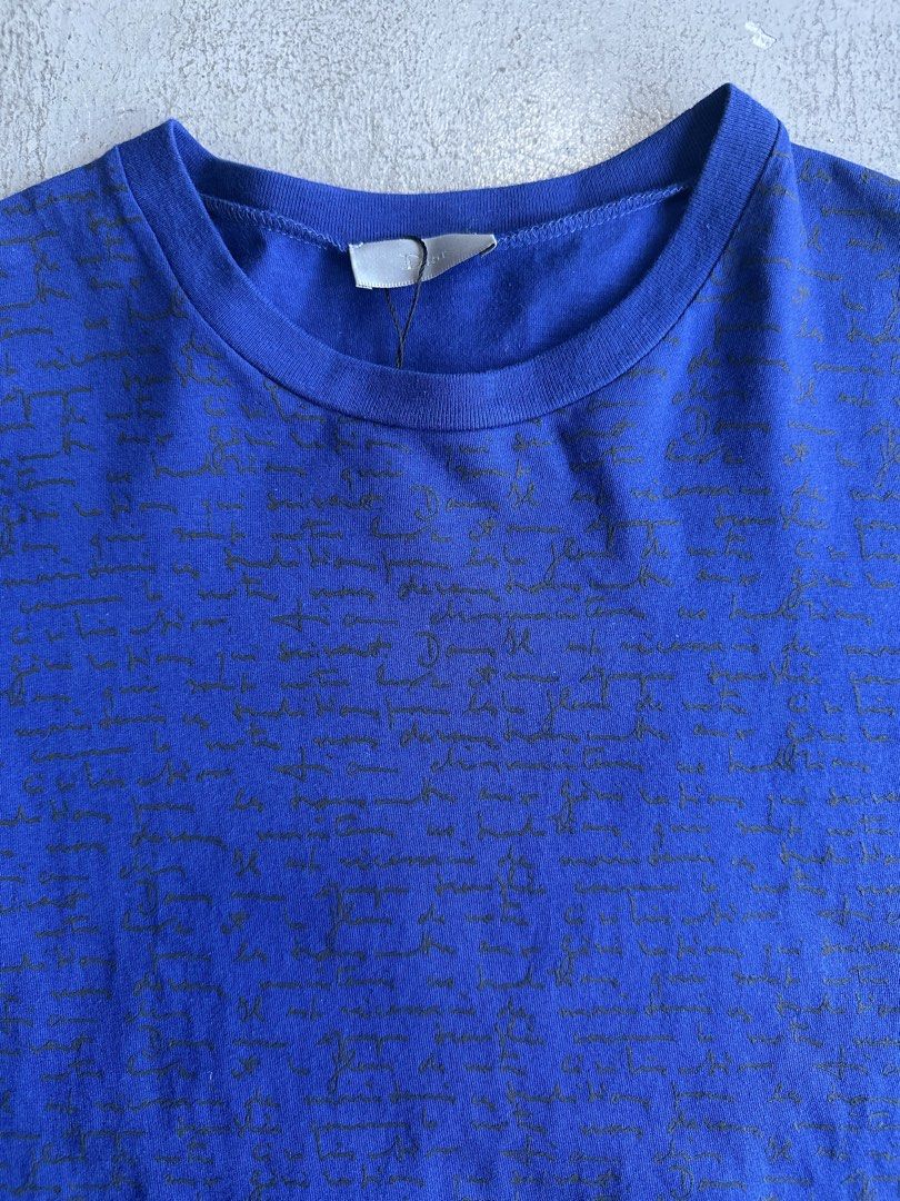 Dior (Category: Tshirts & Polo Shirts ) located in Santa Rosa. Submitted by archivedrip (Listing ID 1436742174, Image 2). Description: Dior Size : Small W : 19.5 L : 27.5 Issue : None Color Rate : 9.5/10 Condition : Very Good Condition.