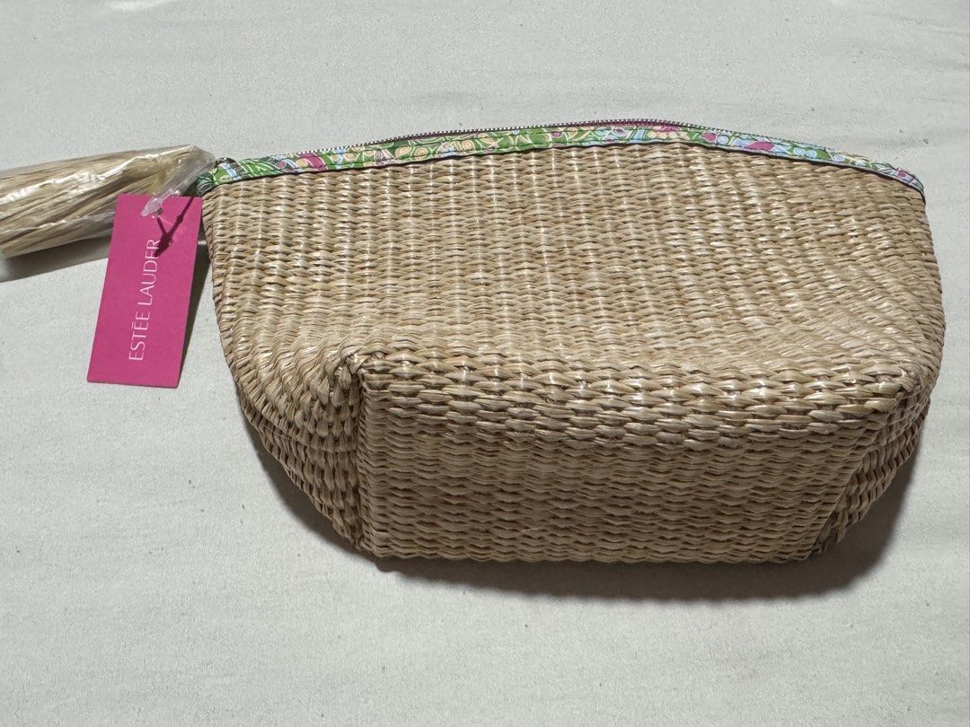 Estee Lauder Woven Cosmetic Pouch (Category: Purses & Pouches) located in Antipolo. Submitted by nyeahsells (Listing ID 1436703637, Image 3). Description: Estée Lauder Woven Pouch Color: Beige/Brown/Pink Condition: BRAND NEW RFS: Extra Disclaimer: - All sales final (NO RETURN, NO EXCHANGE) - Our shop will not be liable for any damages due to mishandling by the courier - Please manage expectations - First to pay gets the item (NO RESERVATIONS) FAQ