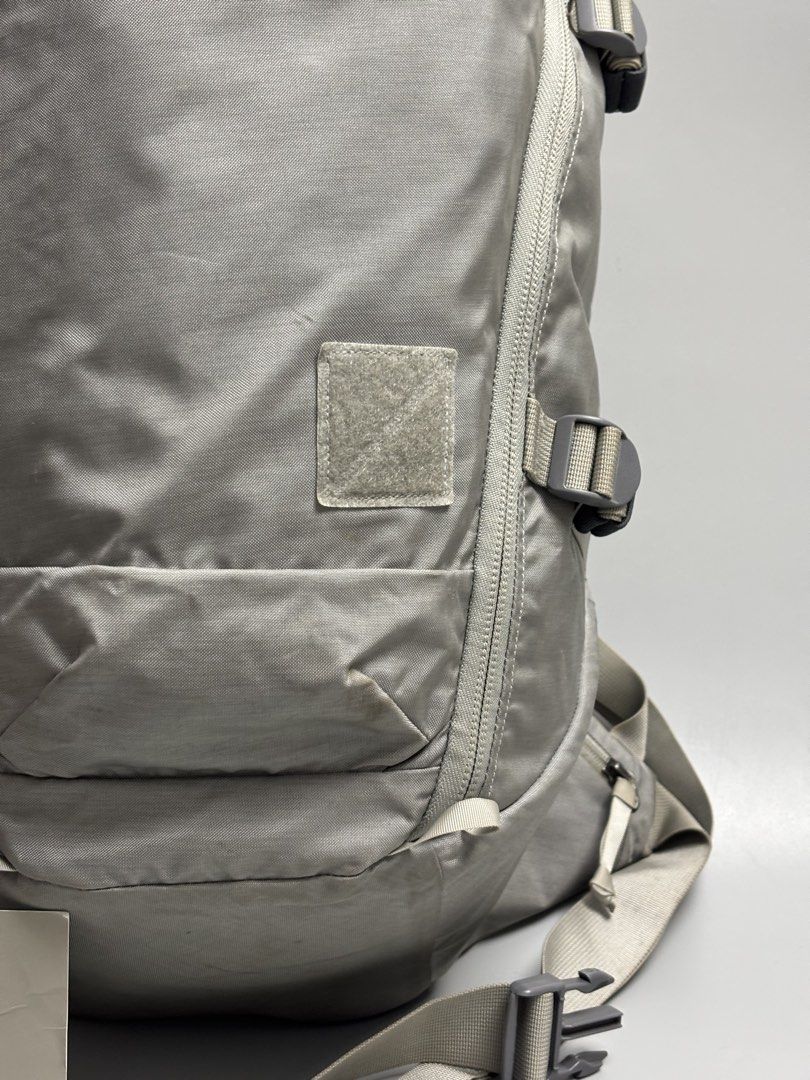 Evergoods Mountain Panel Loader 30L (MPL30) backpack in a light gray color (Category: Backpacks) located in Quezon City. Submitted by willsmile (Listing ID 1436758338, Image 2). Description: Evergoods Mountain Panel Loader 30L (MPL30) backpack in a light gray color Please read the description before buying MOP: gcash, bank transfer (bpi) Courier: J&T, lalamove Please view all uploaded photos before purchase you can also ask questions about the it