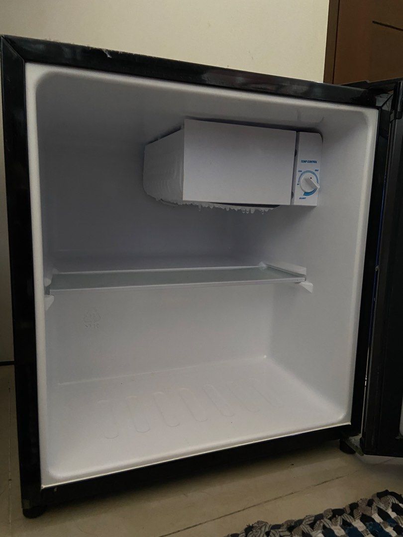 EZY ES-66F 1.7 cu.ft. mini bar refrigerator (Category: Refrigerators and Freezers) located in Manila. Submitted by fastforest.582e52 (Listing ID 1436800341, Image 3). Description: This is a black EZY ES-66F 1.7 cu.ft. mini bar refrigerator. Used for 2 years and still in perfect condition. About the price, we are open for negotiations just message me :).