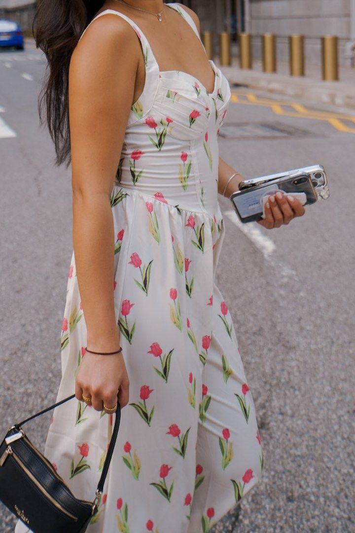 Floral Print Midi Dress (Category: Dresses) located in Muntinlupa City. Submitted by trinnakat (Listing ID 1436731969, Image 2). Description: - Floral print midi dress - Fitted bodice - Flared skirt - Sweetheart neckline - Spaghetti straps - Lightweight fabric - Mid-calf length.