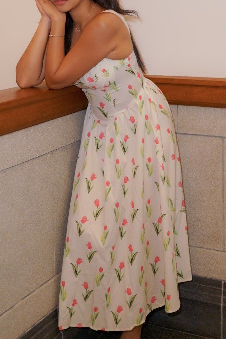 Floral Print Midi Dress (Category: Dresses) located in Muntinlupa City. Submitted by trinnakat (Listing ID 1436731969, Image 1). Description: - Floral print midi dress - Fitted bodice - Flared skirt - Sweetheart neckline - Spaghetti straps - Lightweight fabric - Mid-calf length.