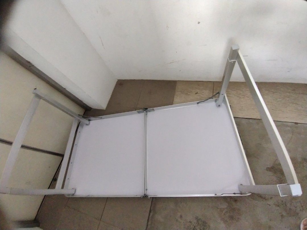 Foldable Table448440992489820162