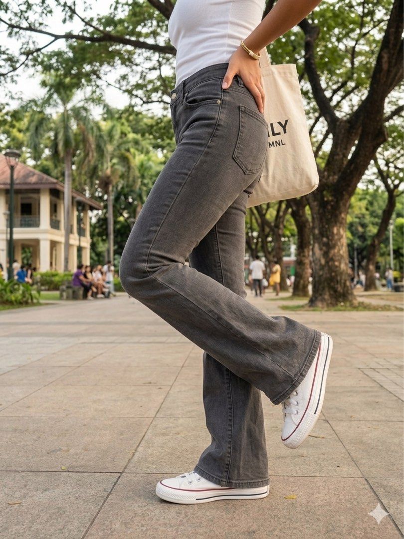 Forever 21 Denim Flared/ Wide-leg Jeans (Category: Jeans) located in Quezon City. Submitted by deux.ph (Listing ID 1436739512, Image 2). Description: SIZE: 24 on tag DIMENSIONS *laid flat: • Waist : 12.50 in. • Hips : 16 in. • Rise (waist to crotch) : 8 in. • Inseam (crotch to hem) : 28.25 in. • Length (waist to hem) : 36 in. • Hem ( leg hole) : 10 in. COLOR: Charcoal gray DETAILS: - Mid-rise / Midwaist - slightly stretchable, classic 5-pocket de