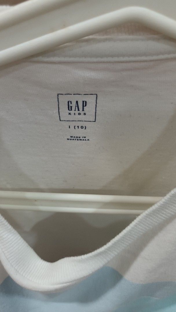 GAP Kids T-shirt Size 10 (Category: Babies & Kids Fashion) located in Quezon City. Submitted by ddgapstore (Listing ID 1436718249, Image 2). Description: - GAP Kids T-shirt - Size 10 - Style: Crew neck, short sleeves.