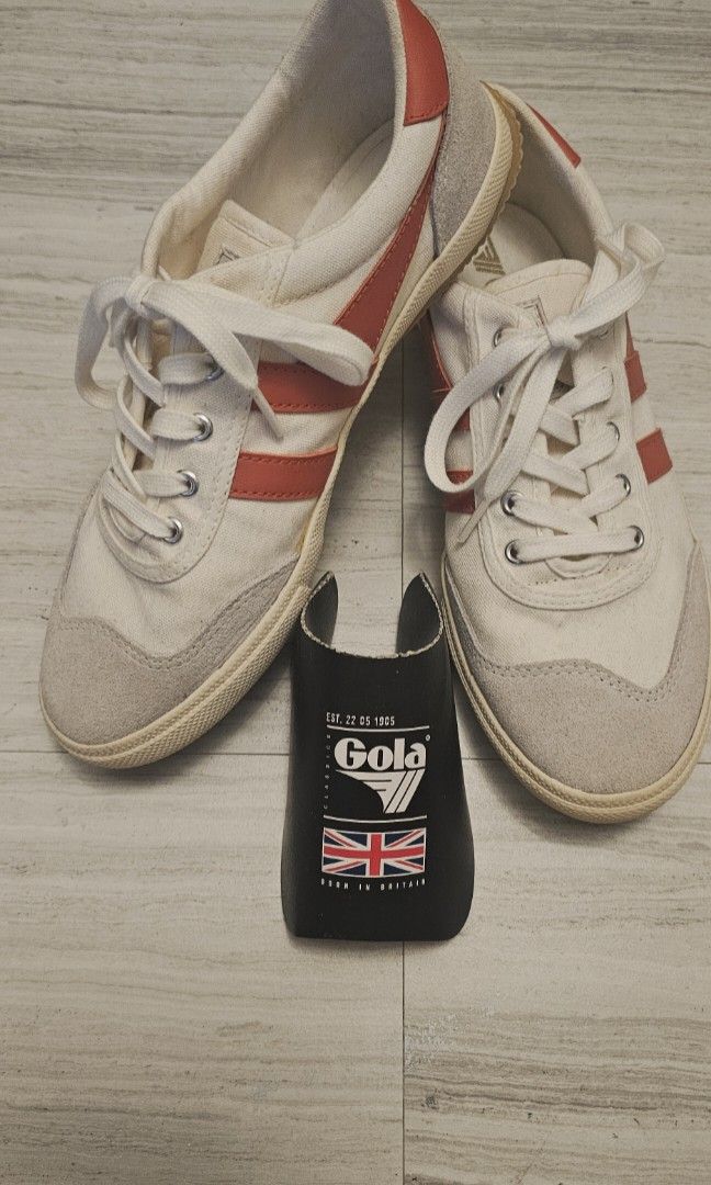 Gola Badminton Rubber shoes (Category: Sneakers) located in Cainta. Submitted by houseofseconds (Listing ID 1436737183, Image 2). Description: Brandnew no box.Canvas with rubber sole.Very good condition.Will give discount for sure buyers.Decluttering.