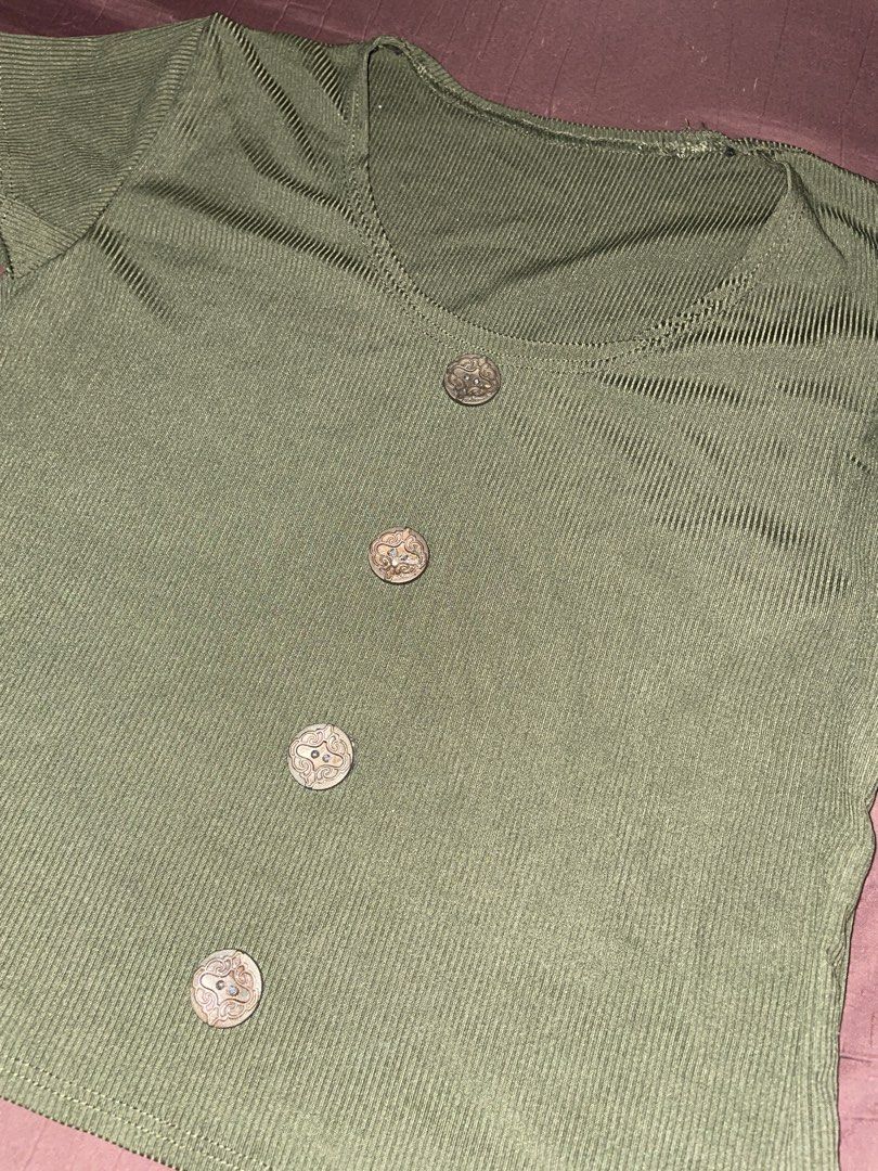 Green Button-Up Top (Category: Blouses) located in Quezon City. Submitted by radiusmile (Listing ID 1436806901, Image 3). Description: - Green ribbed top - Short sleeves - Decorative buttons - Lightweight fabric - Casual wear - Could be croptop.