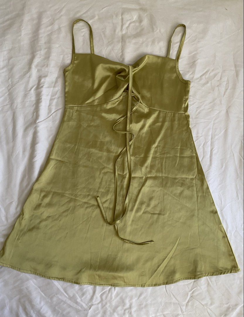 Green Satin Cami Dress Front Knot (Category: Dresses) located in Pasig City. Submitted by egfr26 (Listing ID 1436748142, Image 1). Description: With small holes( see pics) Fits Small- Medium Preloved ✨ 📍Pasig 🚚 SF shouldered by buyer. Within Metro only via Angkas/ Lalamove/ Grab 🎨 Color may vary due to lighting/screen settings 🧺 Please manage expectations. Actual condition shown in photos ❌ No return & exchange 💬 DM for inquiries.