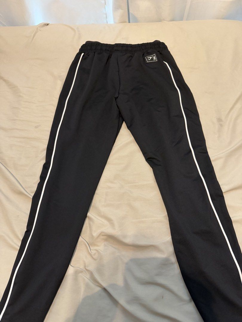 Gymshark recess joggers - black (Category: Joggers) located in Mandaluyong City. Submitted by choloooo (Listing ID 1436708540, Image 2). Description: Sorry no measuring tape so i don't know the exact dimension of the joggers.still got the official receipt sa email ko. .