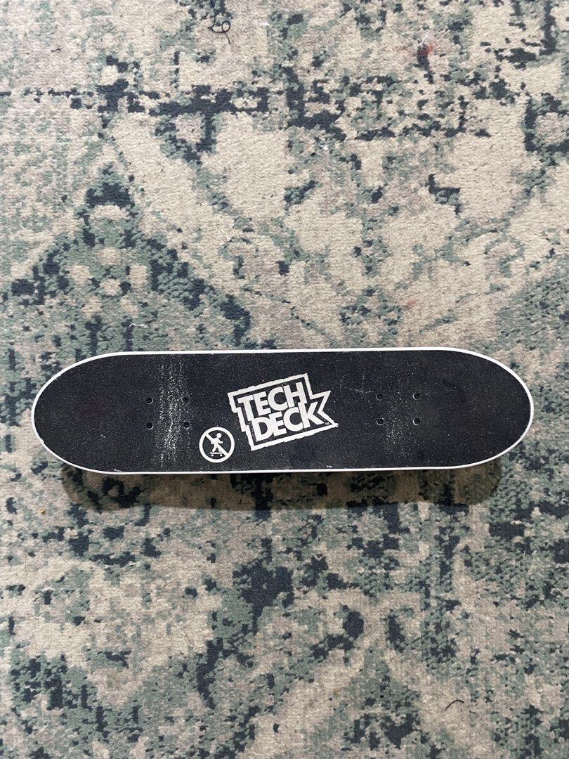 Handboard TechDeck (Category: Skates, Rollerblades & Scooters) located in Sungai Buloh. Submitted by subangshop420 (Listing ID 1436726482, Image 1). Description: Fingerboard game strong 🔥🛹 Level up your tricks with Palm Tech Deck Board — smooth ride, solid grip & clean design for every session. Perfect for beginners sampai pro finger skaters 👌 Train your kickflip, ollie & combos anywhere, anytime. ✔️ Smooth wheels ✔️ Durable deck ✔️ Easy contr