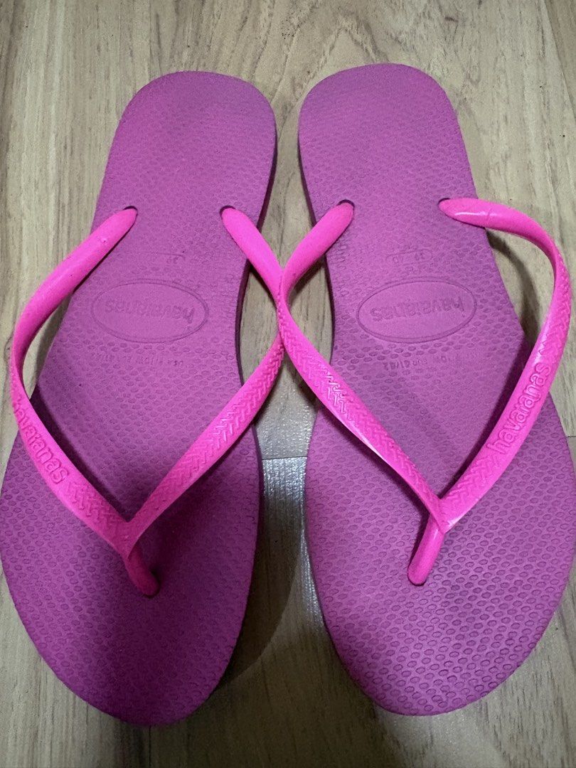 Havaianas Pink Flip-flops 39 (Category: Slippers and slides) located in Quezon City. Submitted by bluefrenchorn (Listing ID 1436788856, Image 1). Description: - Authentic Havaianas flip-flops - Vibrant pink color - Classic Havaianas logo - Textured soles for grip - Comfortable for casual wear - Size clearly indicated - Great for everyday use No flaws. Newly washed.
