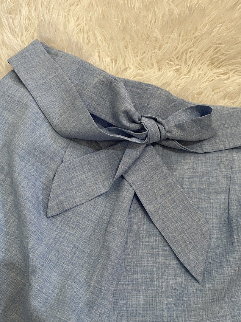 High Waist Shorts with Ribbon (Category: Shorts) located in Virac. Submitted by contact.slg (Listing ID 1436655079, Image 2). Description: 26-27” Waist 15” Length High Waisted Zipper on the side Zara Uniqlo H&M.