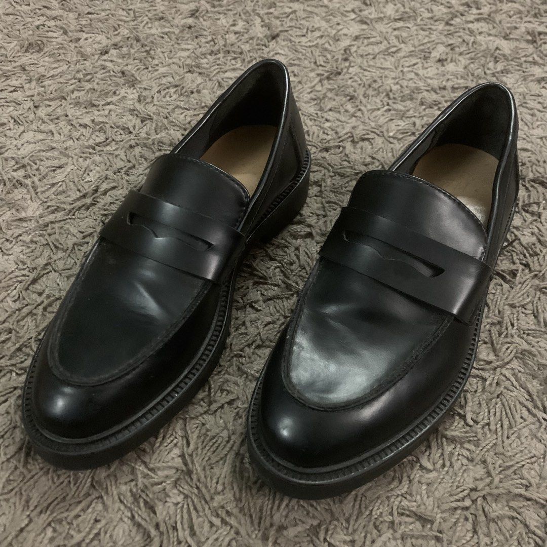 H&M Loafers (Category: Loafers) located in Kuala Lumpur. Submitted by klumby.kl (Listing ID 1436812799, Image 3). Description: Like New H&M Womens Black Loafers Us5/Euro36 Rm70.