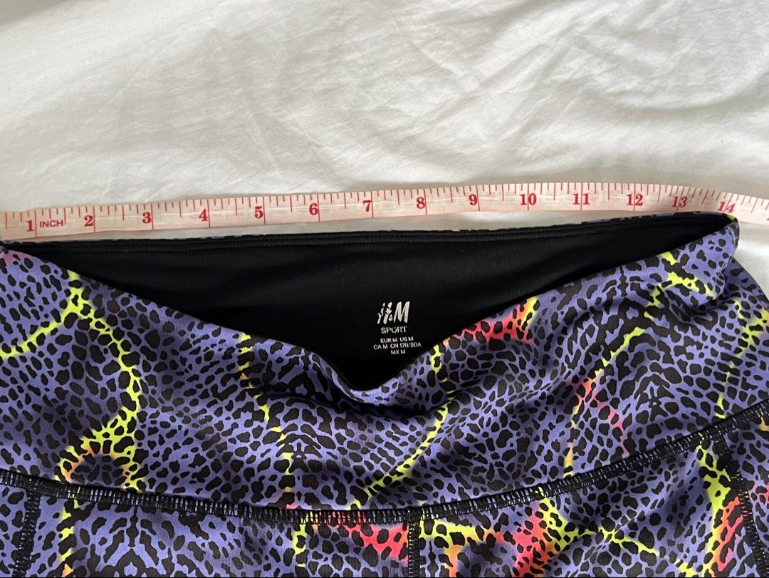 H&M Sport Leggings (Category: Activewear) located in Marikina City. Submitted by helpmedeclutter.ml (Listing ID 1436822699, Image 3). Description: - H&M Sport leggings - Eye-catching snakeskin print - High-waisted design - Convenient small pocket - Length: 36 inches - Waist (across): 13 inches - Colors: Purple, black, yellow, and red.