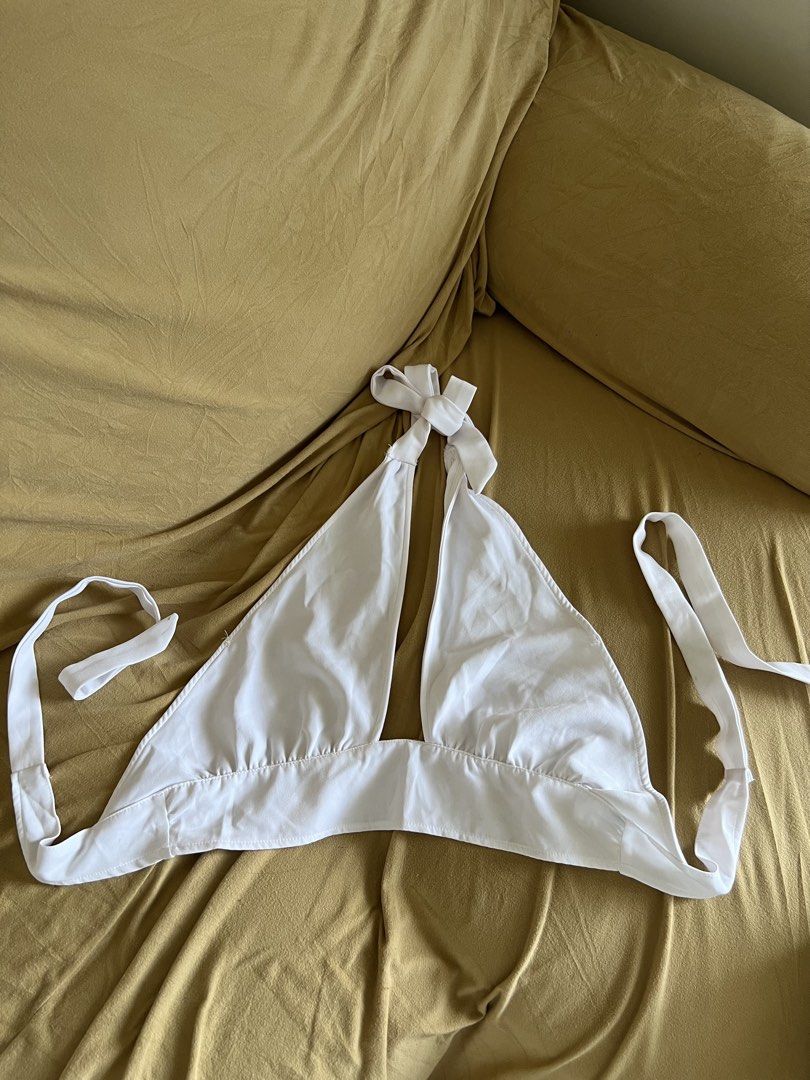 H&M Summer Halter Top (Category: Sleeveless) located in Pasay City. Submitted by declutterwme01 (Listing ID 1436795884, Image 1). Description: NEVER BEEN WORN. loc: taft (DLSU) or españa (UST) mop: gcash or cash can do meetups or deliver by lalamove (buyer will shoulder the sf) STRICTLY NO RETURN OF ITEMS ONCE PURCHASED..
