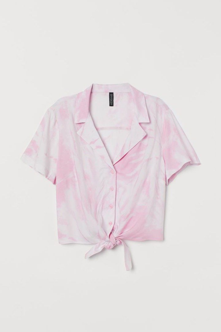 H&M Tie-Hem Resort Shirt (Category: Blouses) located in Santa Rosa. Submitted by aguilarsarah (Listing ID 1436787784, Image 1). Description: - H&M blouse - Tie-front design - Short sleeves - Collared neckline - Button-down closure - Pink tie-dye pattern - Stylish and versatile.