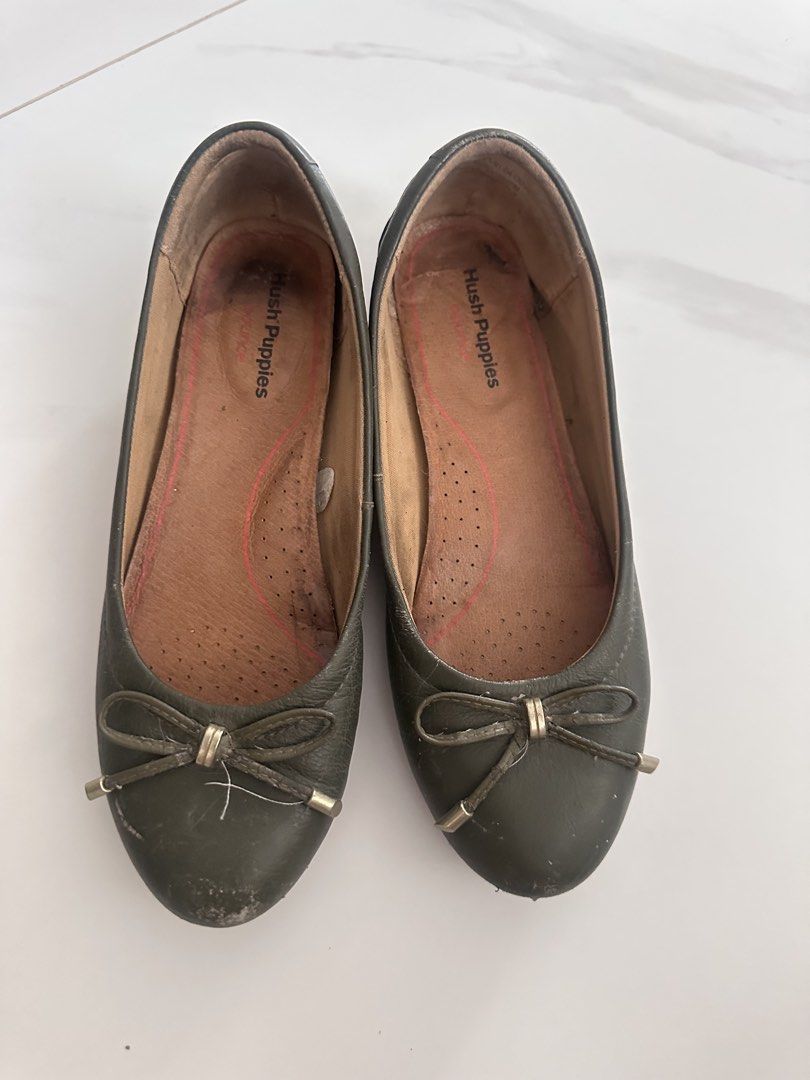 Hush Puppies Olive Green Flats (Category: Flats & Sandals) located in Lipa City. Submitted by luciv (Listing ID 1436666390, Image 1). Description: - Olive green Hush Puppies flats - Stylish bow detail - Classic round toe - Made of genuine leather - Features the iconic Hush Puppies logo - Durable soles with circular pattern.