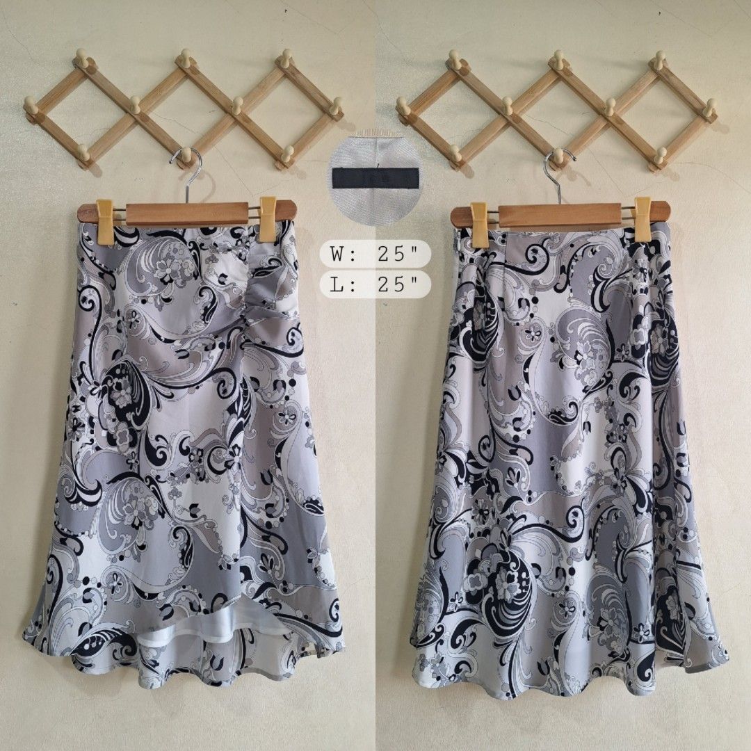 ICB Floral Flowy Midi Skirt (Category: Skirts) located in Bulacan. Submitted by vicpicks (Listing ID 1436793558, Image 1). Description: ICB Floral Flowy Midi Skirt Waist: 25" Length: 25" Mode of Delivery: J&T Express, Lalamove Mode of Payment: Gcash, BDO 📍 Bulacan.