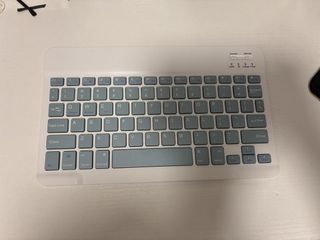 Blue-and-White Bluetooth Keyboard for iPad456008364836802560