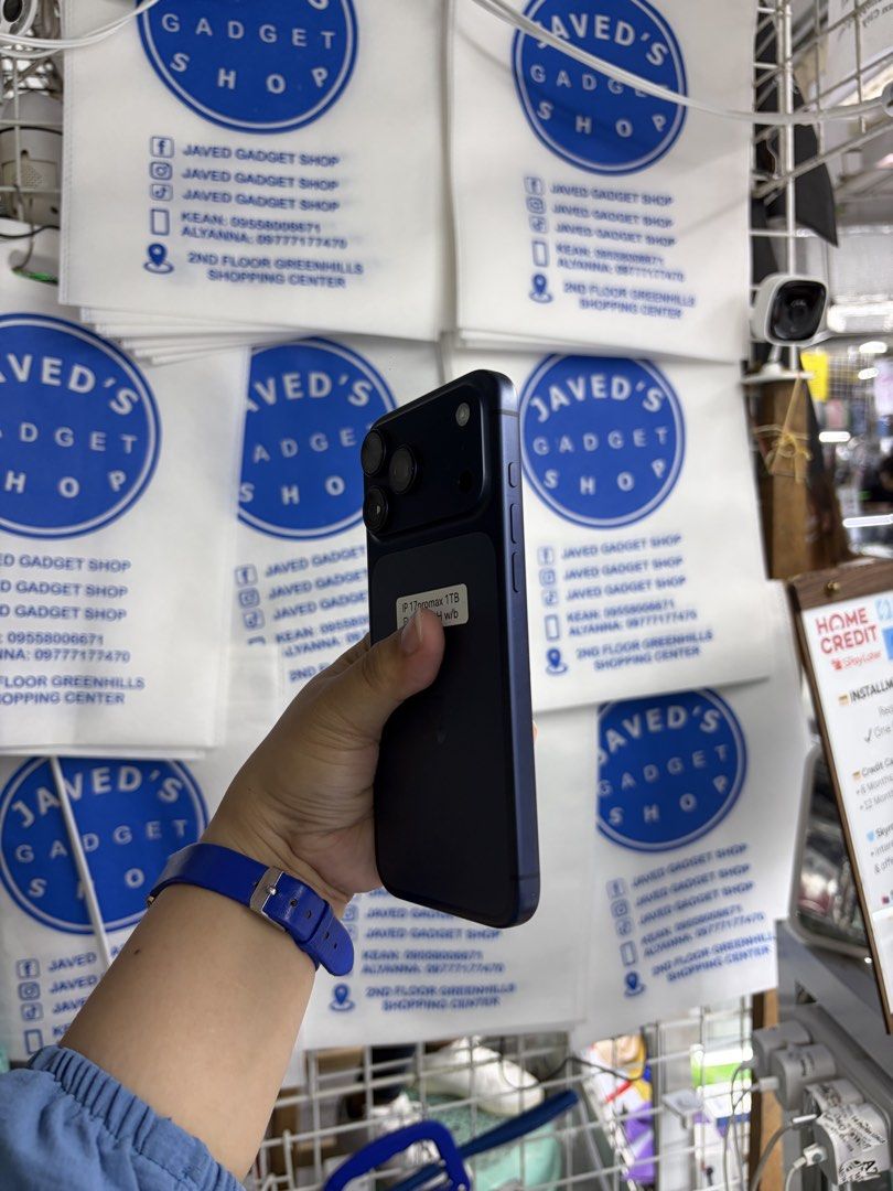 Iphone 17 Pro Max 1TB 100% batt Esim Unlock (Category: iPhone 17 Series) located in San Juan City. Submitted by javedsgadgetshop (Listing ID 1436781361, Image 3). Description: INSTALLMENT OPTIONS : SPAY LATER / GGIVES / CREDIT CARD! WE BUY AND SELL SO PWEDE MAGBINTA OR SWAP ! Quick Specs : 85,000 💵 Iphone 17promax (RUSH) •1TB •US Variant •100% batt health •Esim Unlock •100% Smoothness •No hidden issue | No Repaired •100% Authentic | Not Refurbis