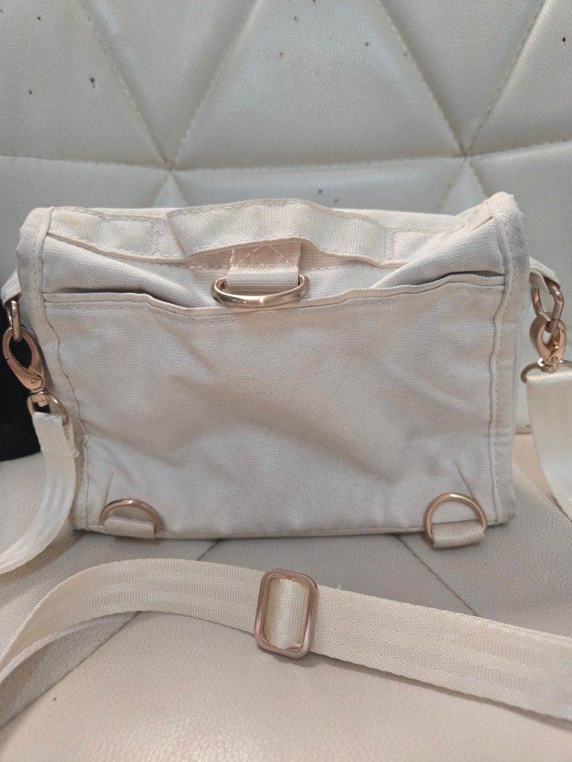 Jujube Mini BFF (Category: Diaper Bags & Wetbags) located in Manila. Submitted by agnescang (Listing ID 1436826989, Image 2). Description: Jujube Mini BFF Linen Chromatics Washable.