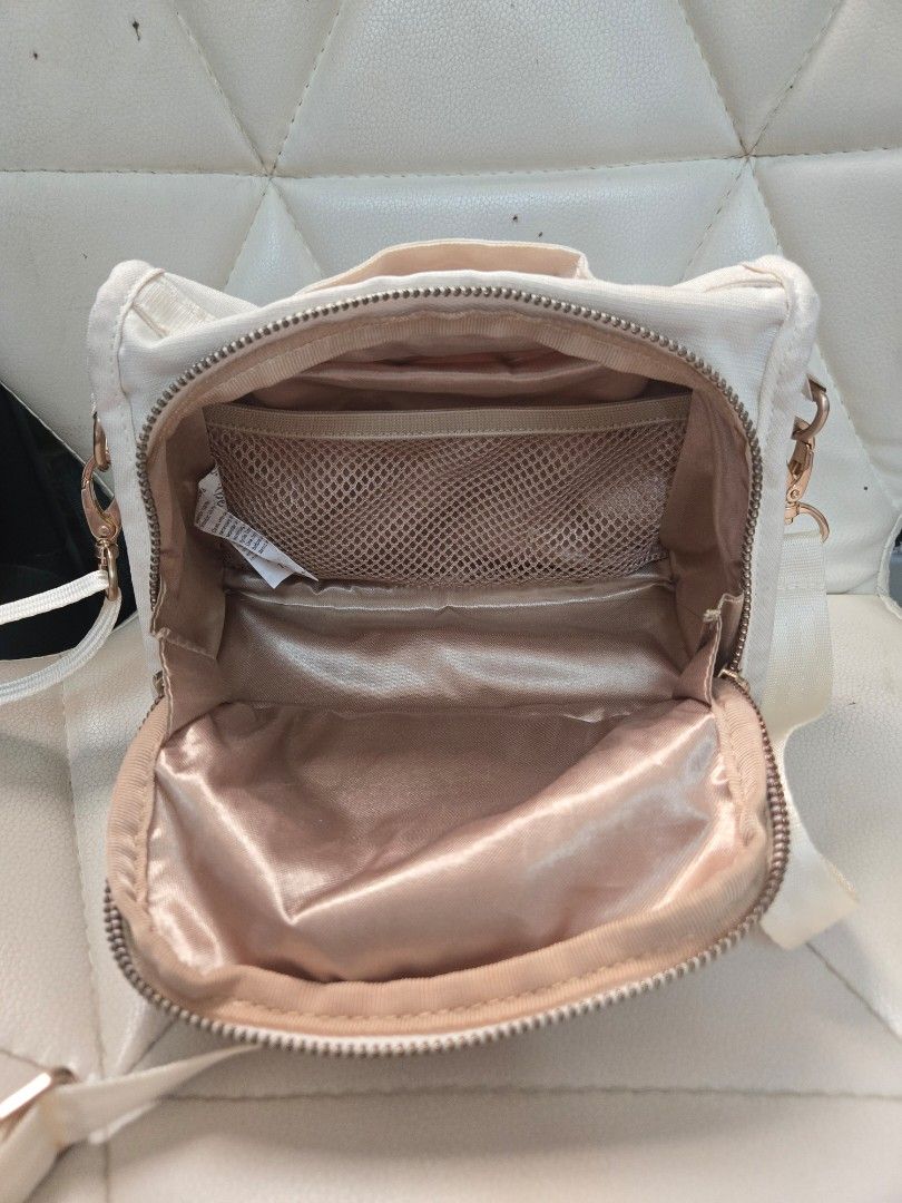 Jujube Mini BFF (Category: Diaper Bags & Wetbags) located in Manila. Submitted by agnescang (Listing ID 1436826989, Image 3). Description: Jujube Mini BFF Linen Chromatics Washable.