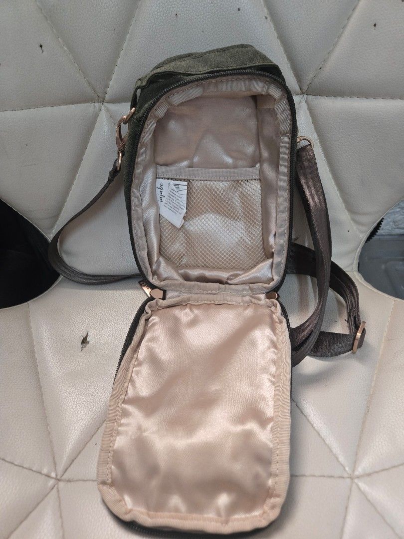 Jujube Mini BRB (Category: Diaper Bags & Wetbags) located in Manila. Submitted by agnescang (Listing ID 1436826784, Image 3). Description: Jujube Mini BRB Olive with rose gold hardware Sling bag or Backpack Perfect for your little boys! No cornerwears.