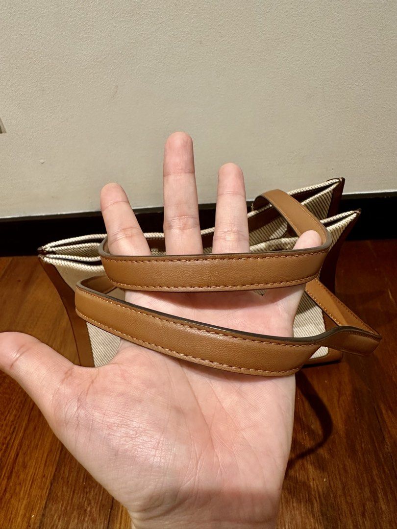 Kate Spade Ellie Large Tote Bag (Category: Tote Bags) located in Muntinlupa City. Submitted by laricel (Listing ID 1436799181, Image 3). Description: Rarely used. Bought it in an outlet store in Vegas. Perfect for trips. RFS: decluttering 😅.