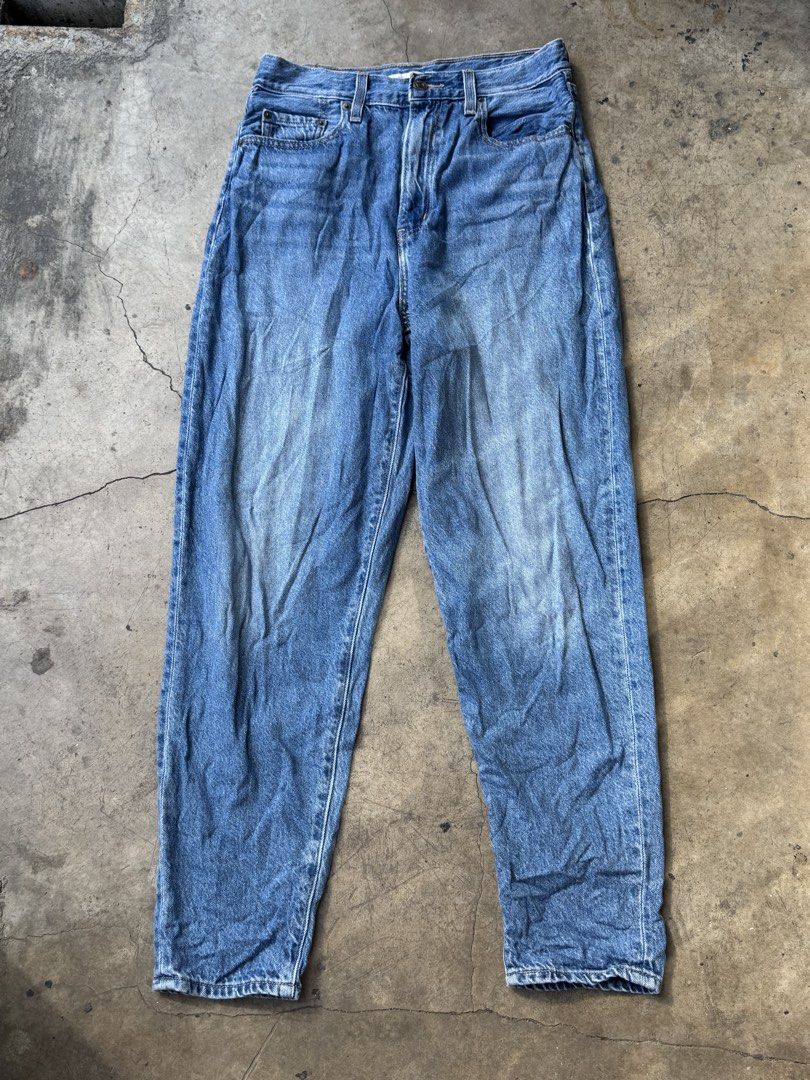 Levi's premium High Rise Jeans - Size 28 (Category: Jeans) located in Manila. Submitted by keithanced50261 (Listing ID 1436700105, Image 1). Description: authentic levis premium pants good condi no issues 9/10 color rate dimes 28 to 30 fit L 39 unisex .