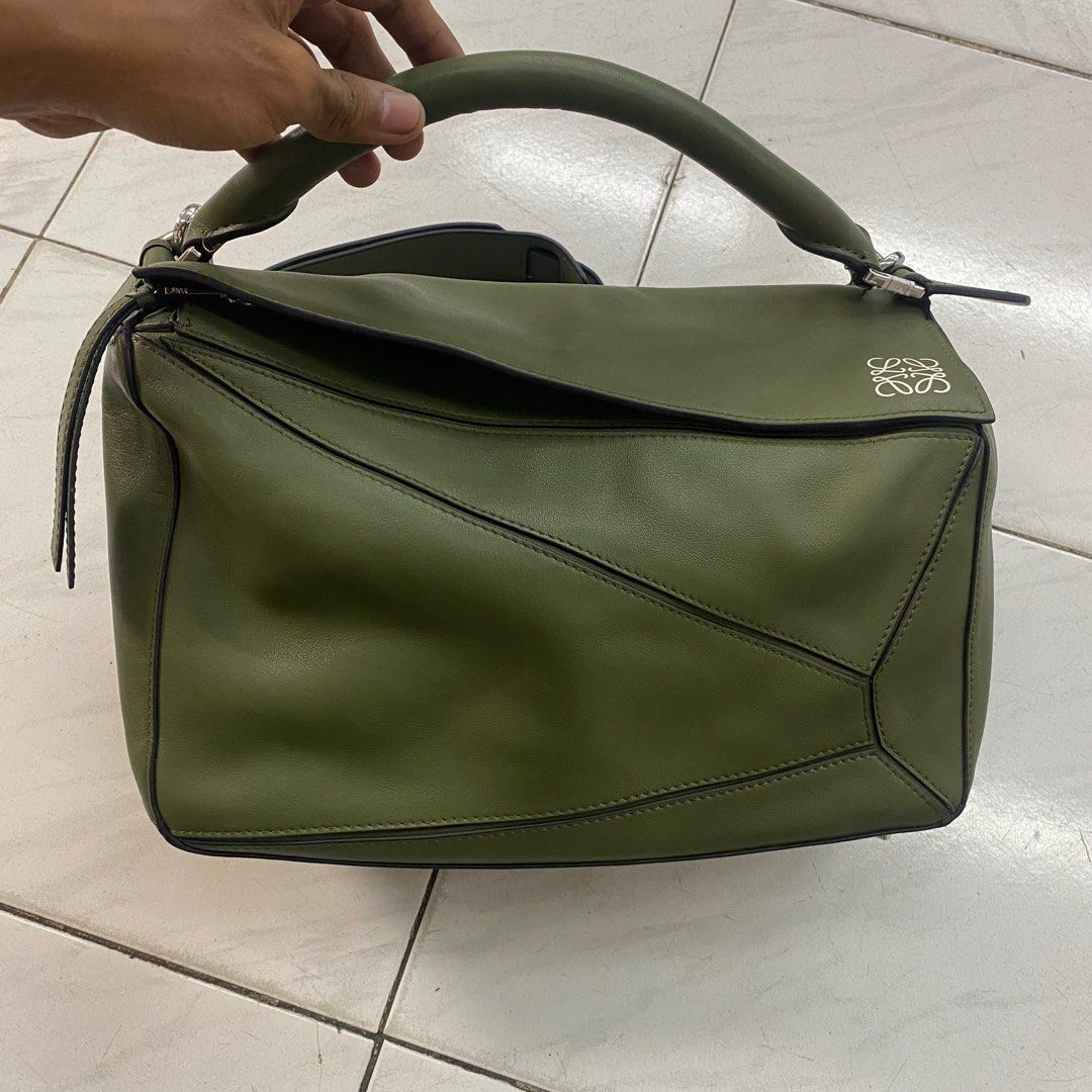 Loewe Puzzle Bag - Green (Category: Luxury Bags & Wallets) located in Manila. Submitted by 5treetw3ar (Listing ID 1436681865, Image 1). Description: .