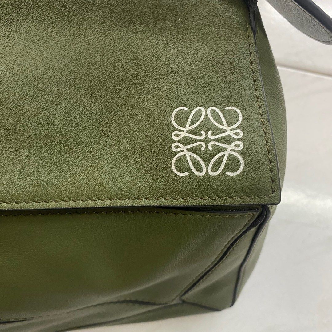Loewe Puzzle Bag - Green (Category: Luxury Bags & Wallets) located in Manila. Submitted by 5treetw3ar (Listing ID 1436681865, Image 2). Description: .