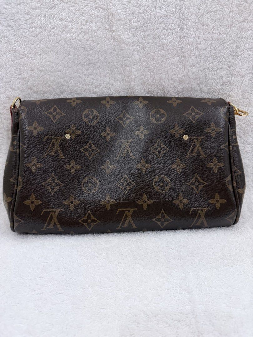 Louis Vuitton Felicie Pochette Monogram (Category: Luxury Bags & Wallets) located in Makati City. Submitted by neejga (Listing ID 1436675842, Image 2). Description: - Louis Vuitton Felicie Pochette - Monogram canvas - Gold-tone chain strap - Detachable leather strap - Flap closure with gold-tone metal plate - Includes - Burgundy interior - Classic LV monogram pattern -Japan bought ANG.