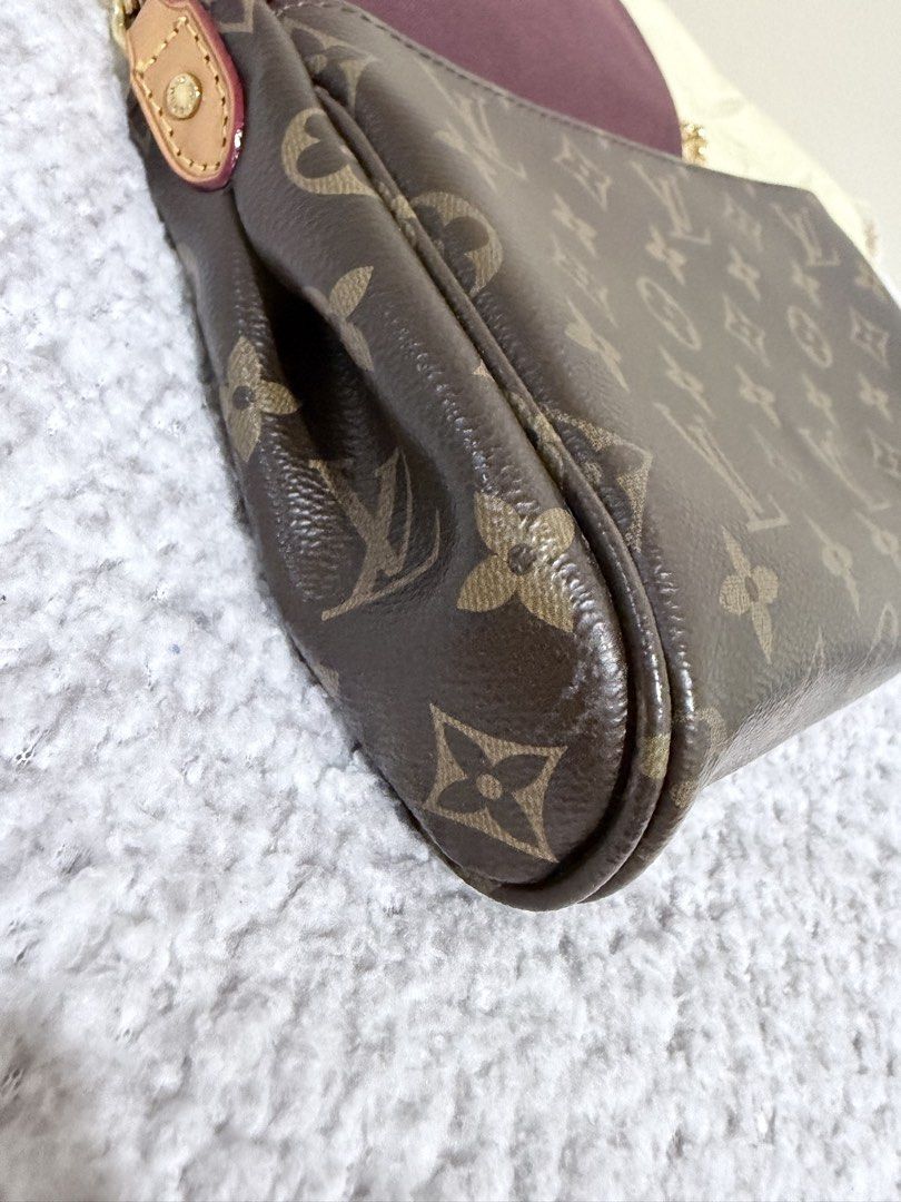 Louis Vuitton Felicie Pochette Monogram (Category: Luxury Bags & Wallets) located in Makati City. Submitted by neejga (Listing ID 1436675842, Image 3). Description: - Louis Vuitton Felicie Pochette - Monogram canvas - Gold-tone chain strap - Detachable leather strap - Flap closure with gold-tone metal plate - Includes - Burgundy interior - Classic LV monogram pattern -Japan bought ANG.