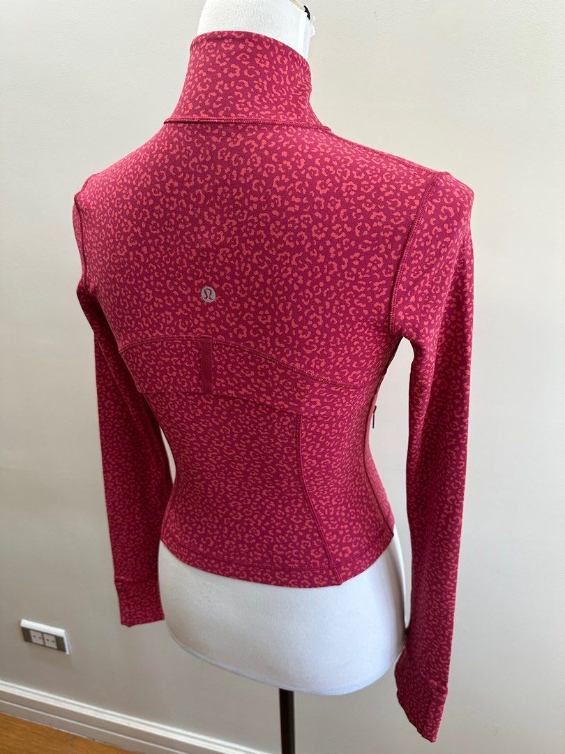 Lululemon Define Cropped Jacket (Category: Activewear) located in Baguio. Submitted by .daryl (Listing ID 1436735128, Image 2). Description: Fits xs-s Up to 17 width 19 length .