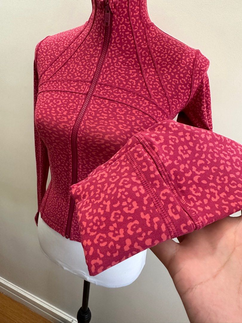 Lululemon Define Cropped Jacket (Category: Activewear) located in Baguio. Submitted by .daryl (Listing ID 1436735128, Image 3). Description: Fits xs-s Up to 17 width 19 length .
