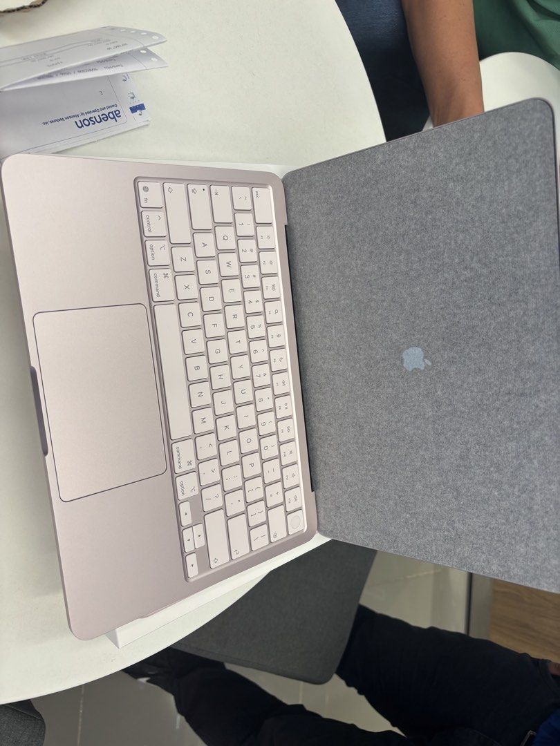 Macbook Neo 512 gb with Touch ID (Category: Laptops & Notebooks) located in Cebu City. Submitted by makeupdontbreakup (Listing ID 1436705837, Image 2). Description: Literally just got this yesterday got it got 49550.
