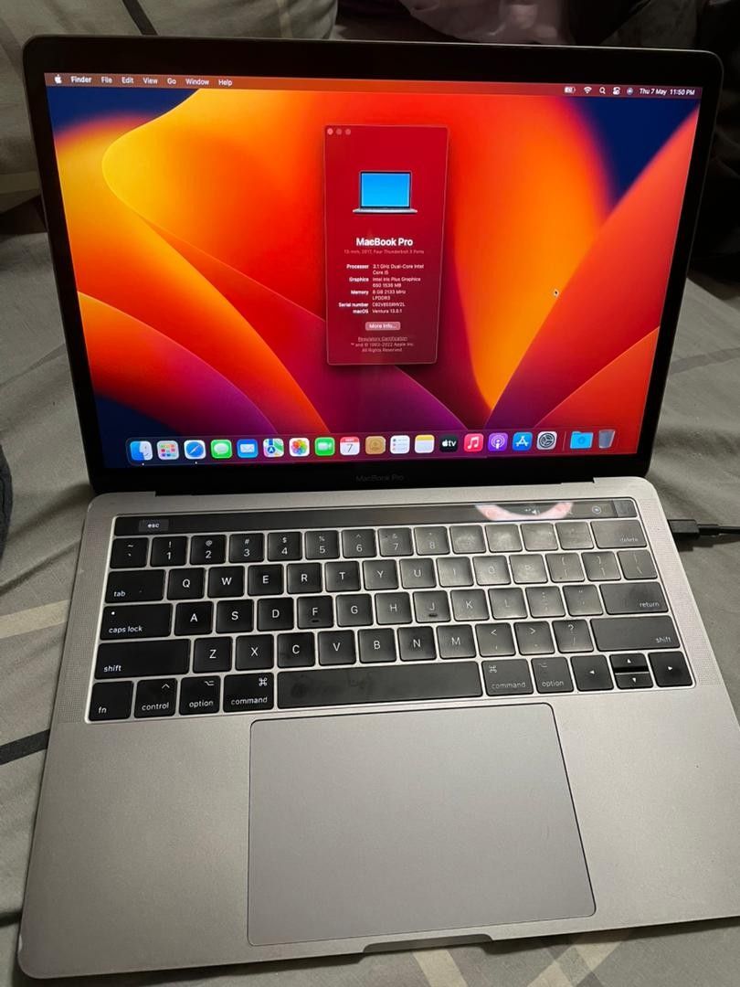 MacBook Pro 13448411470450534400