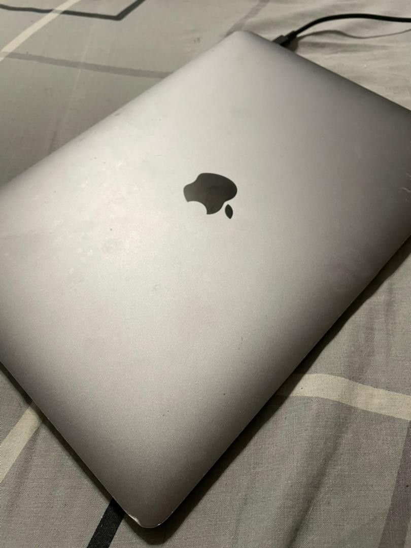 MacBook Pro 13448411470450534401