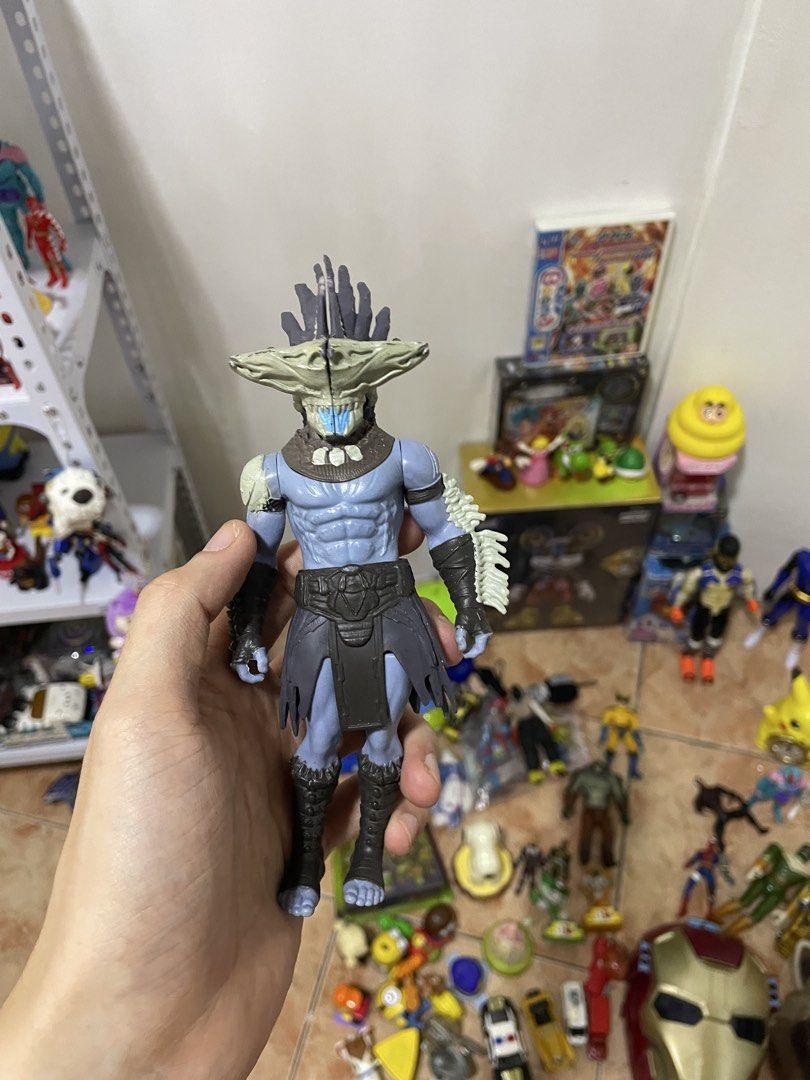 Marvel Black Panther Wakanda Forever Shark Attuma (Category: Figurines & Statues) located in Quezon City. Submitted by logic31 (Listing ID 1436795782, Image 3). Description: - Marvel Black Panther action figure - Detailed design with blue and black color scheme - Fully articulated joints - Includes accessories - Perfect for Black Panther fans and collectors Working yung gimmicks Quezon City area Lalamove within Metro Manila JNT courier if outside