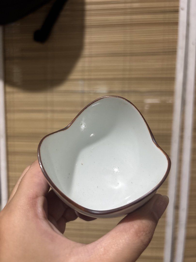 Matcha Whisk Petal Shaped Ceramic Holder (Category: Coffee & Tea Tableware) located in Makati City. Submitted by bbnski (Listing ID 1436654756, Image 2). Description: - Does not Include Bamboo whisk - Ideal for holding Chasen Bamboo Wood Whisk.